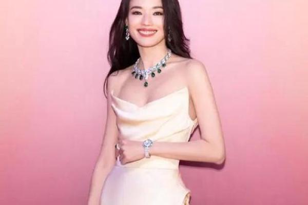 舒淇外八字造型大揭秘 穿搭秘诀尽在其中 舒淇外八字造型大揭秘 穿搭秘诀尽在其中