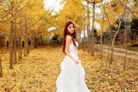 马背上的美丽传说：美女与马的独特韵律