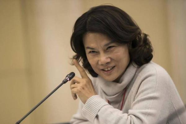 董明珠八字解密:从命运轨迹看格力传奇背后的成功密码 董明珠八字解密:从命运轨迹看格力传奇背后的成功密码