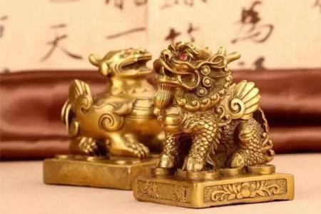 大梁上放置风水器物的禁忌与吉祥物选择