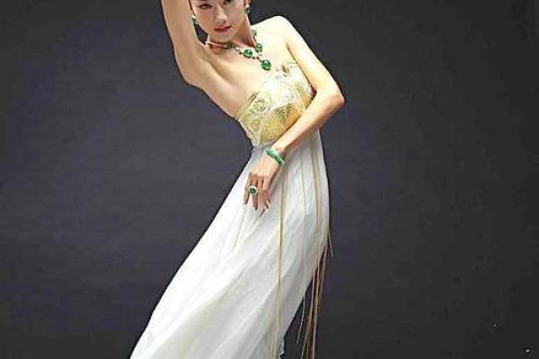 杨丽萍八字揭秘:命运如何影响她的舞蹈人生 杨丽萍八字揭秘:命运如何影响她的舞蹈人生