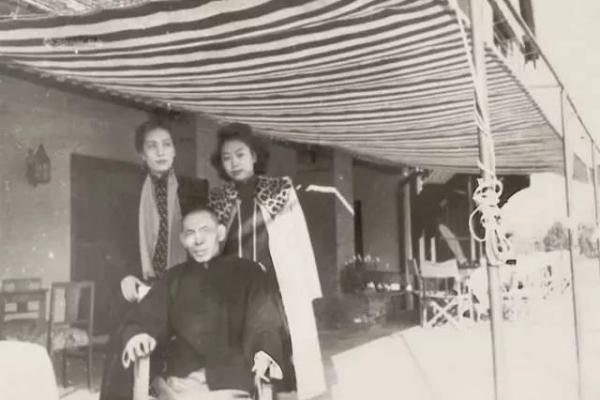 杜月笙生辰八字大揭秘:命理如何影响他的人生选择 杜月笙生辰八字大揭秘:命理如何影响他的人生选择